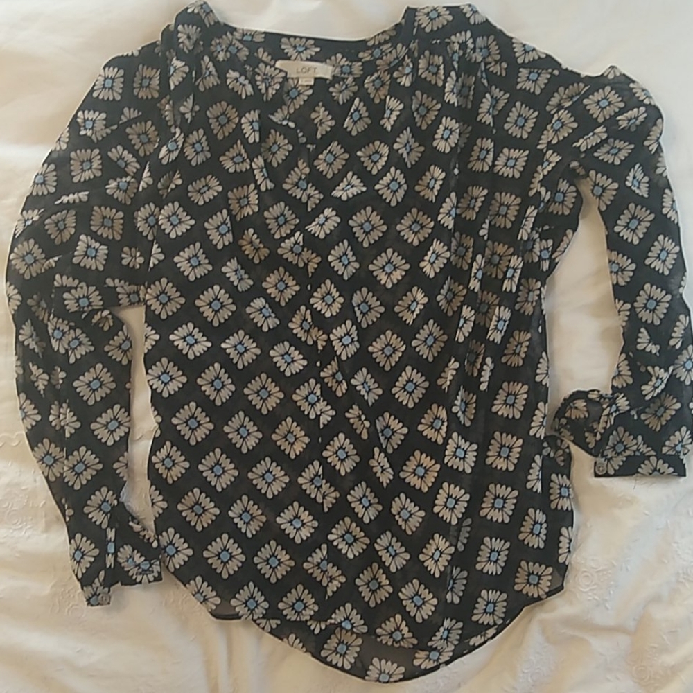 ⚠️5️⃣for💲3️⃣0️⃣⚠️ flowy v-neck blouse